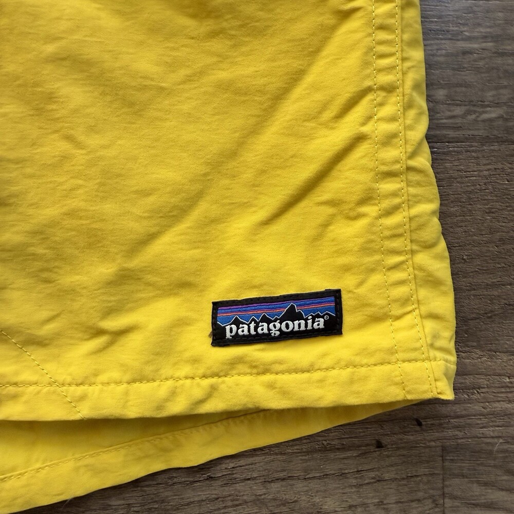 Patagonia Yellow Baggies Swim Trunks Mens Large Patch Logo Back Pocket excellent - Picture 3 of 6